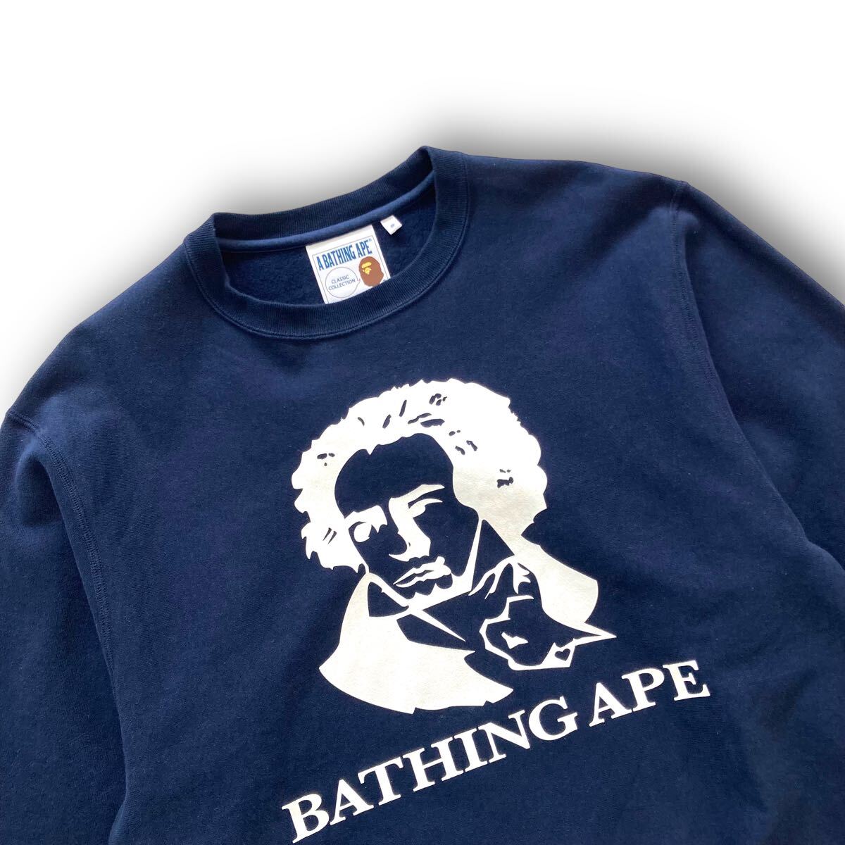 【A BATHING APE】CLASSIC COLLECTION アベイシングエイプ ベートーヴェン スウェットトレーナー クルーネック 音楽家 ラバープリント 紺