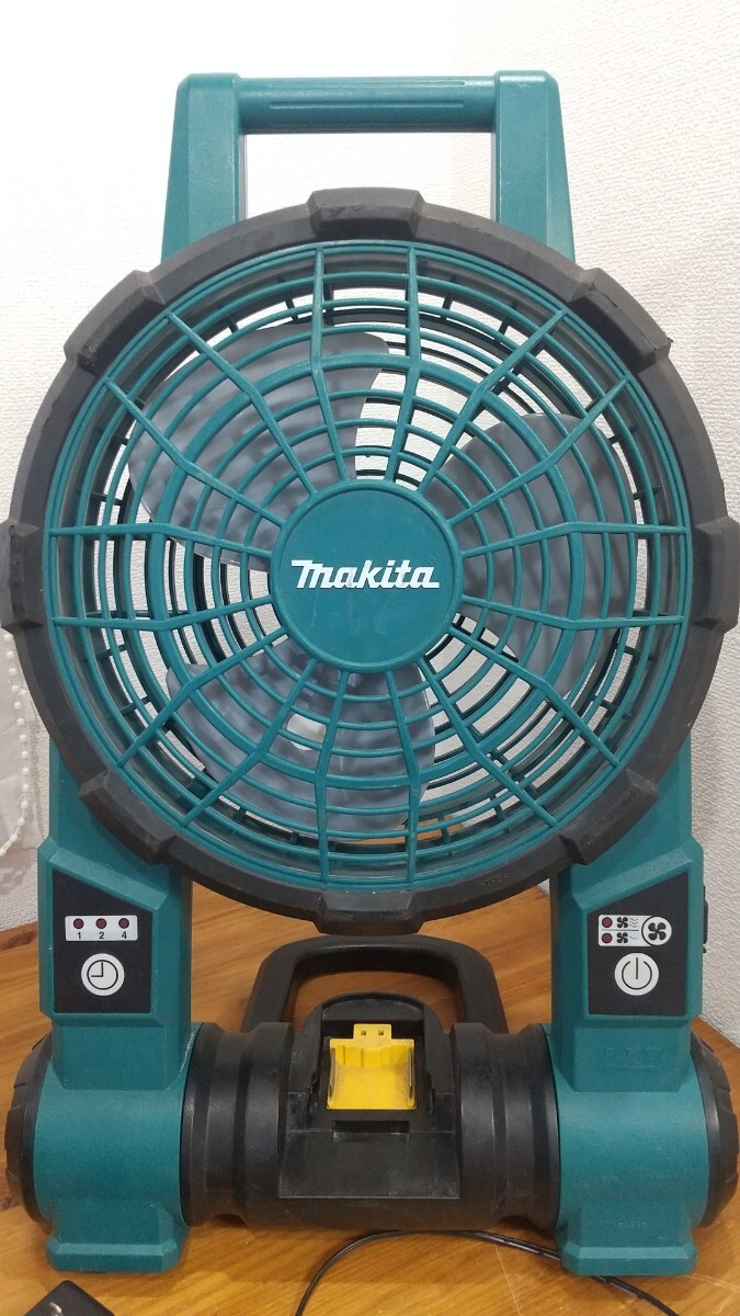 マキタ CF201D 扇風機 充電式ファン　アダプター付き_画像2