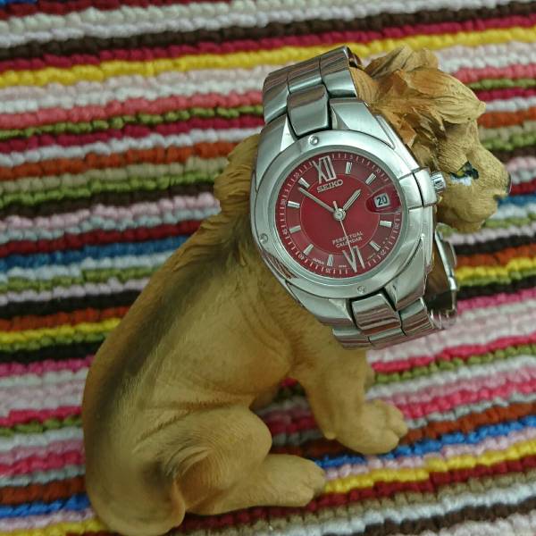 【５気圧防水】　SEIKO　セイコー　レディース　ウォッチ　腕時計　レッド　文字盤　中古　W023
