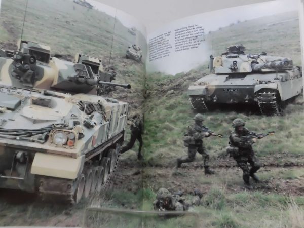 洋書 ウォーリア装甲偵察車写真集 WARRIOR COMPANY SIMON DUNSTAN 著 The Crowood Press UK 1999年発行[1]B2160_画像3