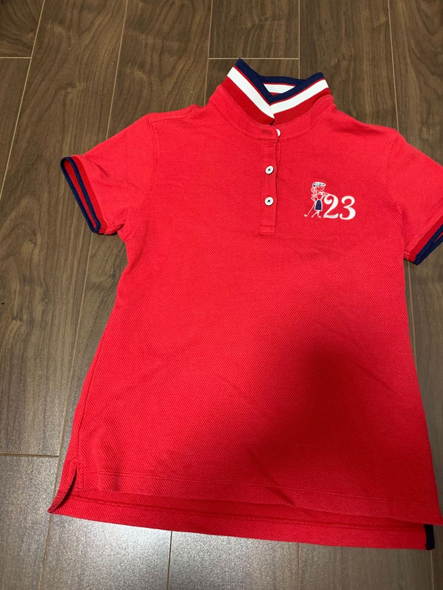 23区ゴルフ　可愛い赤ポロシャツ