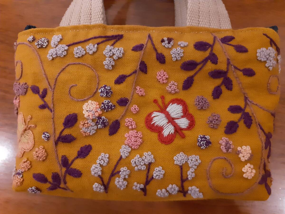 コットンリネン　刺繍　花　ちょうちょ　ミニトート　トートバッグ　ハンドメイド　ゆうパケットポスト_画像4