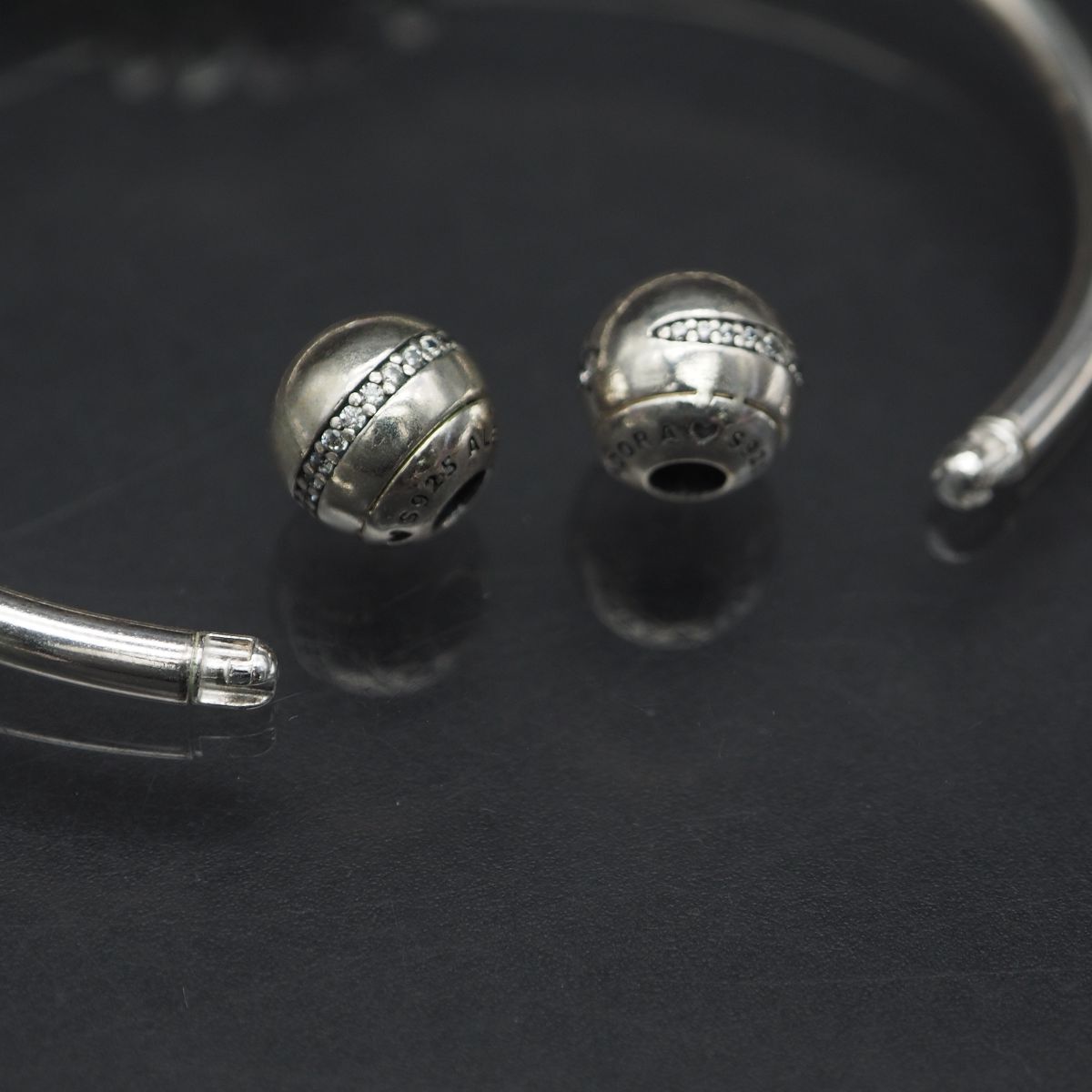 Y832 1円 PANDORA パンドラ S925 ALE刻印 月 ムーン ハート チャーム デザイン シルバー オープン バングル 腕輪_画像6