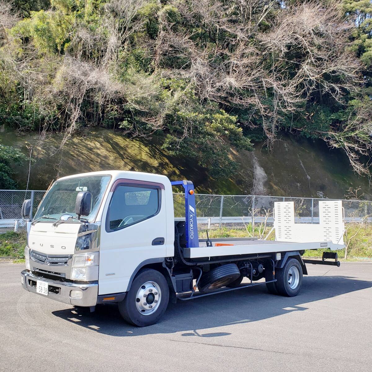 売切 ラジコン 積載車 極東フルフラット 積載3200kg 三菱キャンター カスタム 埋込固縛装置 5MT 7.5t未満準中型免許 車検令和7年3月 動画有_画像3