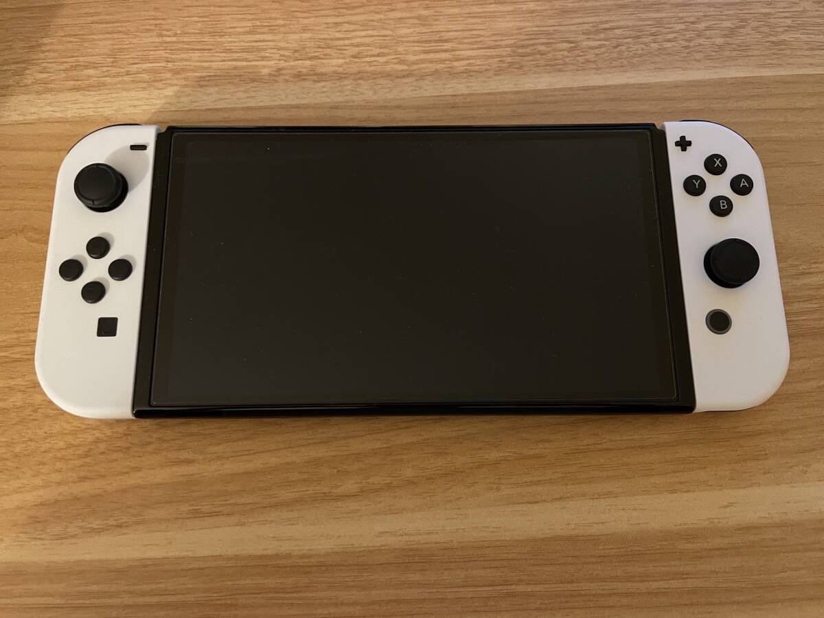 【使用浅】Nintendo Switch 有機ELモデル ホワイト【2024年2月末購入】純正ペン・液晶保護シート付属の画像3