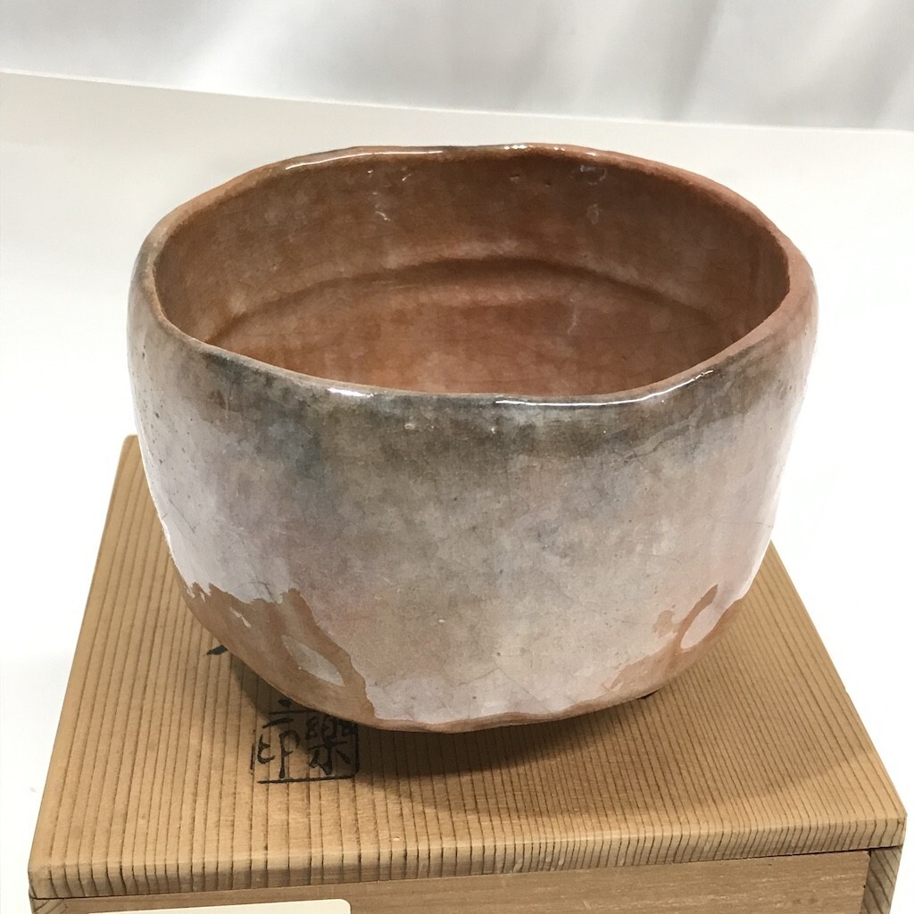 美品 楽紅 赤茶碗 茶器 茶道 共箱 美術品 工芸品 コレクション品 骨董 木箱入り 開D0506-19_画像3