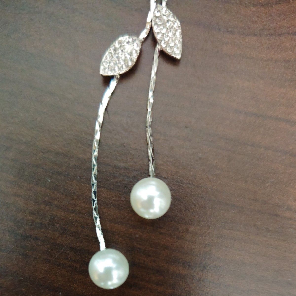 真珠付き葉っぱ模様のネックレス