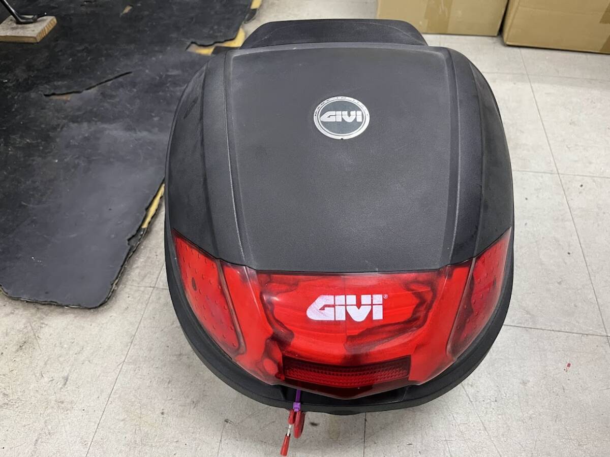 GIVI　ハードケース　モノロックケース　30L　未塗装　中古　ジビボックス　トップケース　ベース付_画像1