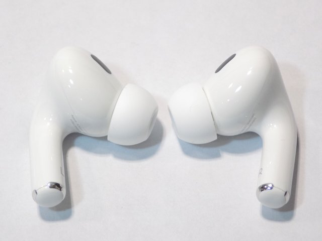 美品 Apple/アップル◆AirPods Pro 第2世代 エアーポッズ プロ/MTJV3J/A/ワイヤレスイヤホン/元箱付 Type-Cモデルの画像4