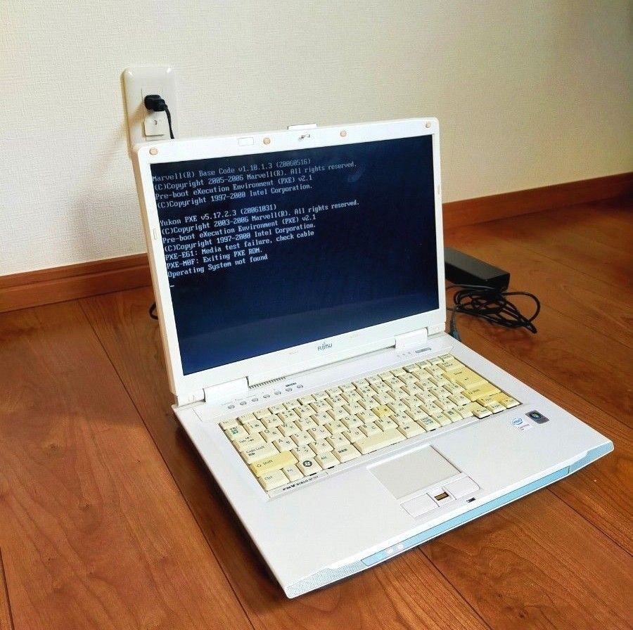 富士通 FMV BIBLO NF70Y　ノートパソコン　PC　初期化済 FUJITSU 電源コード付