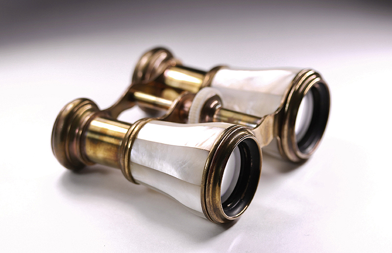[.]20 century France antique brass White Butterfly . binoculars brass opera glasses Mother of Pearl AC574