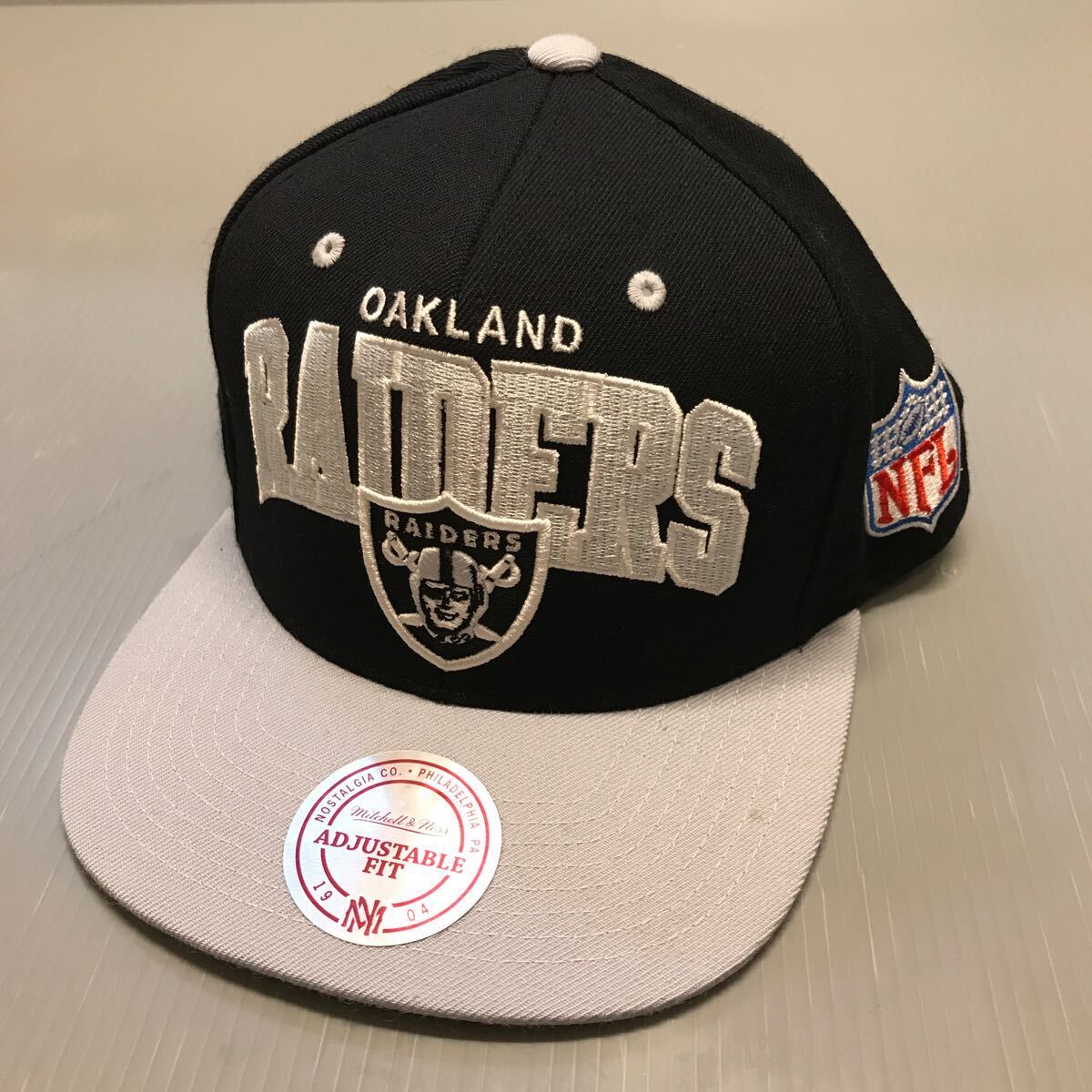 未使用! Mitchell & Ness ミッチェルアンドネス NFL公認 OAKLAND RAIDERS オークランド レイダース キャップ 帽子 スナップバック レア！_画像1