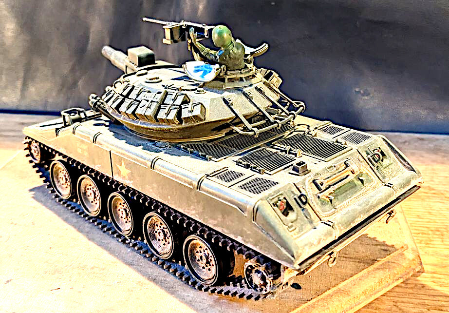 モーターライズシングル完成品　　１/３５タミヤ　米陸軍　M551シェリダン空挺戦車_画像3
