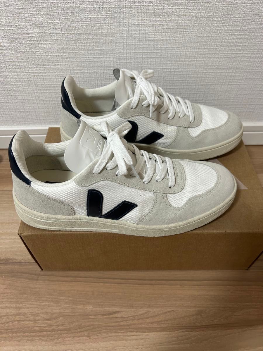 【美品】VEJA V10 27.0cm ヴェジャ　ホワイト　スニーカー