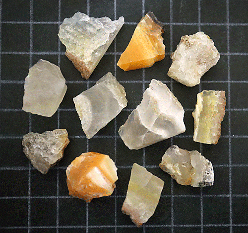 鉱物標本、蛋白石、蛍光オパール北海道産　S　23グラム（D5)_画像2