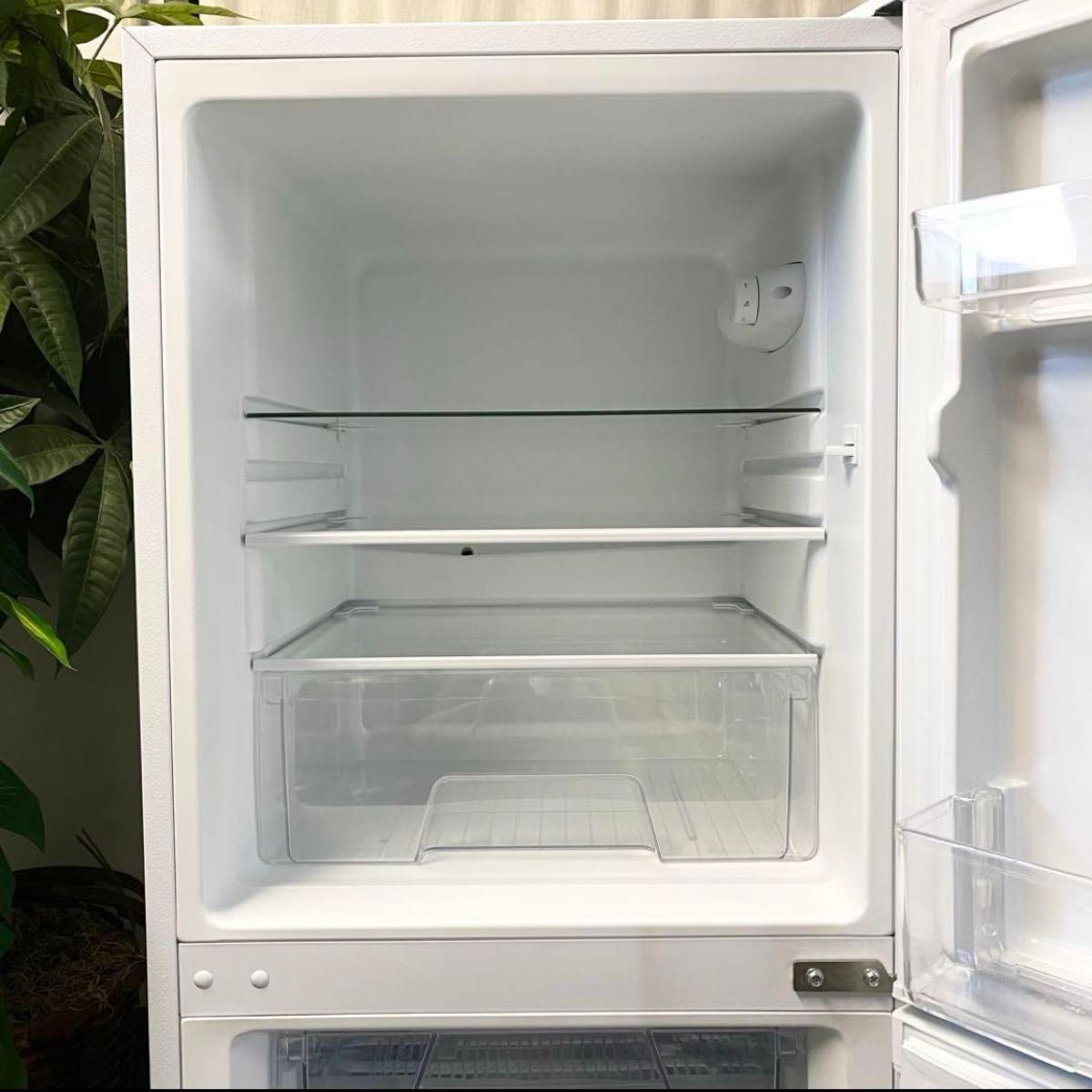 スリムだから設置しやすい♪一人暮らしにぴったり♪2ドア冷凍冷蔵庫142L