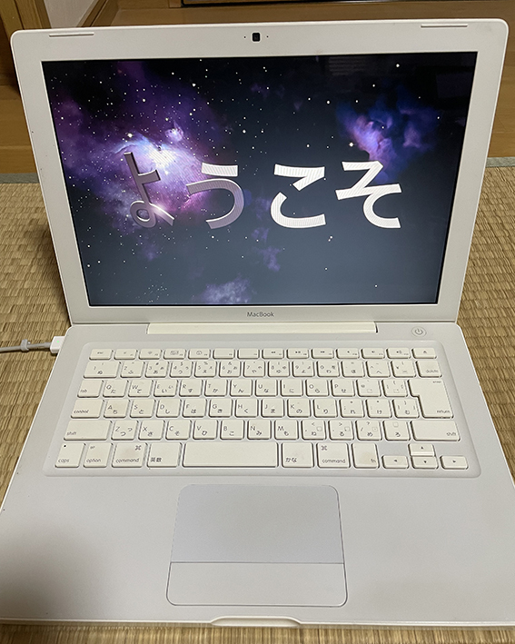 macBook MB062J/B белый +WindowsVista soft 