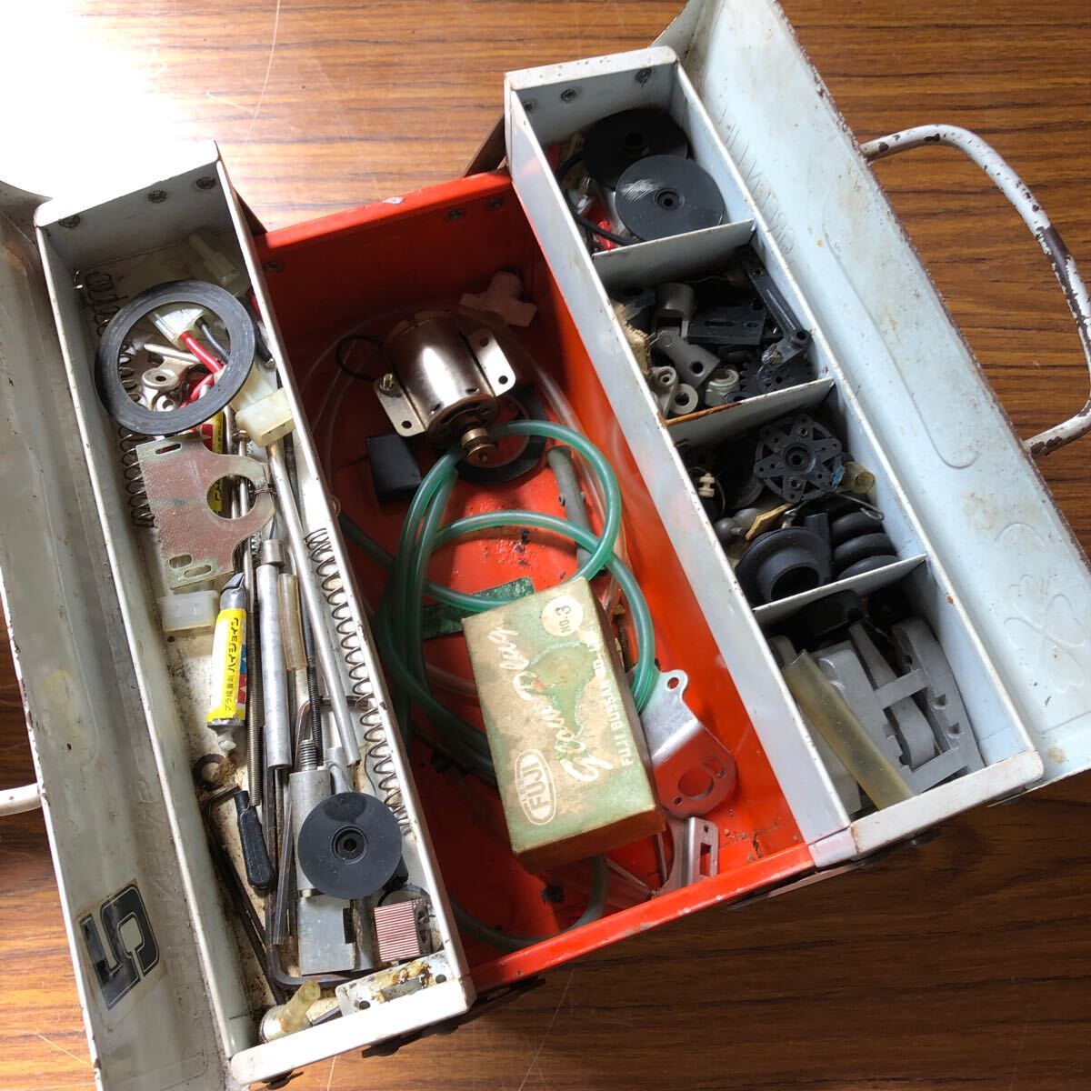 古い　ラジコン　ツールケース　tool box パーツケース　中身入り　昭和レトロ　パーツケース_画像5