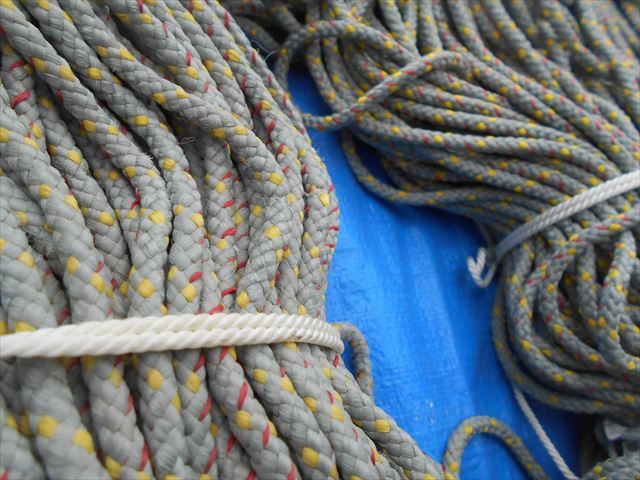 1 number . thread (sinsi code ) net less 3 set used weight approximately 22kg rope thickness approximately 6mm length measurement none fishing boat ship 