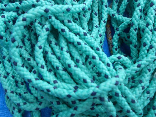 1 number . thread (sinsi code ) net less 3 set used weight approximately 22kg rope thickness approximately 6mm length measurement none fishing boat ship 