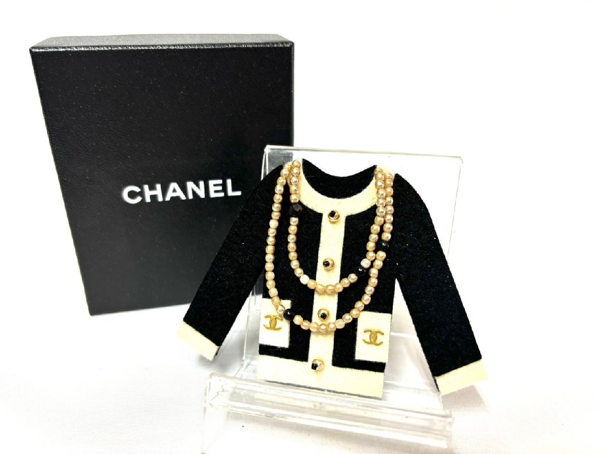 * Chanel / брошь чёрный × слоновая кость 02A Gold металлические принадлежности / жакет узор 