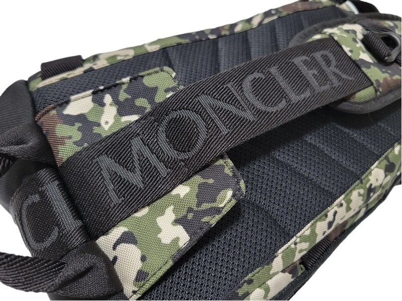 本物新品モンクレール MONCLERロゴ ストラップ ナイロンｘレザーバッグ バックパック ARGENS MONO BACK PACK ダウンジャケットスタイルに_画像4