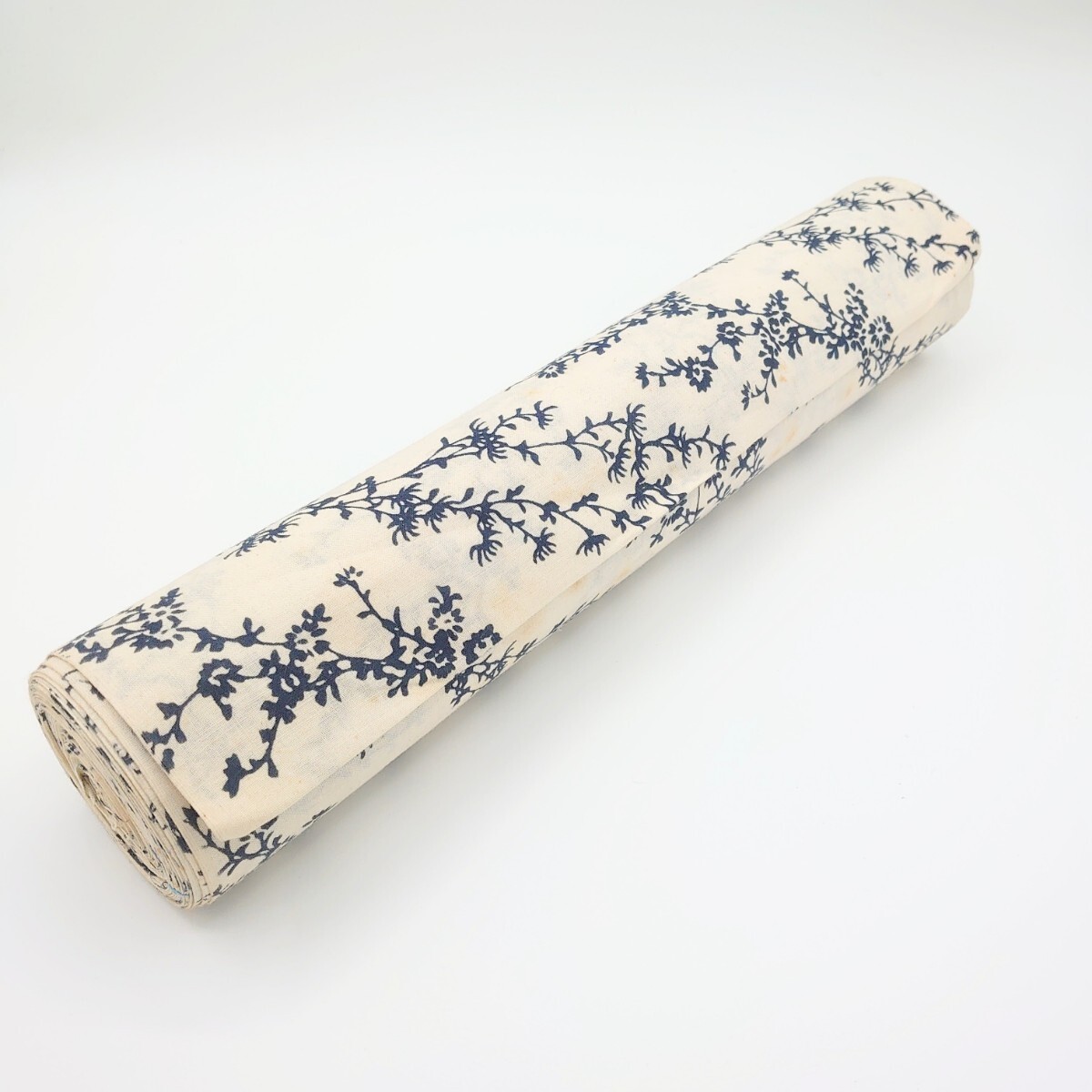 513【未使用保管品】未仕立て品 草花模様 反物 一反×36cm 日本 アンティーク 着物 洋服 リメイク 生地_画像2