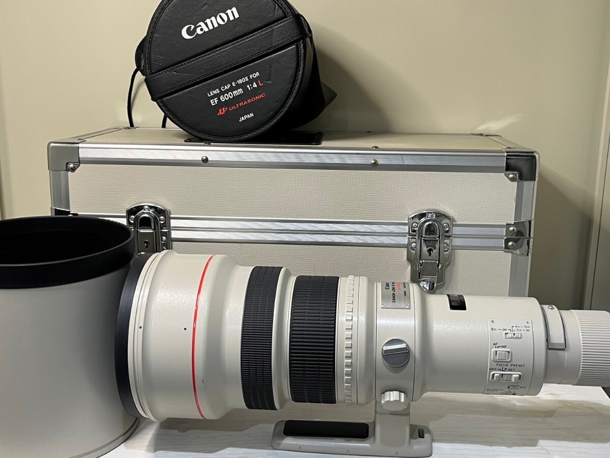 Canon LENS EF 600mm f/4 L ULTRASONIC USM キャノン 一眼レフカメラ用 レンズ フード/ハードケース付き_画像1