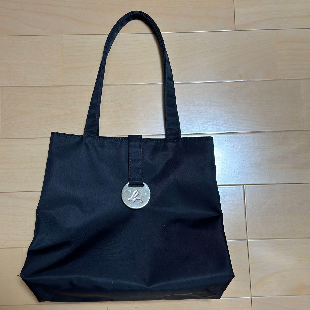 agnes b VOYAGE アニエスベー 黒 ナイロン トートバッグ agnes b VOYAGE アニエスベー 黒 ナイロン トートバッグ