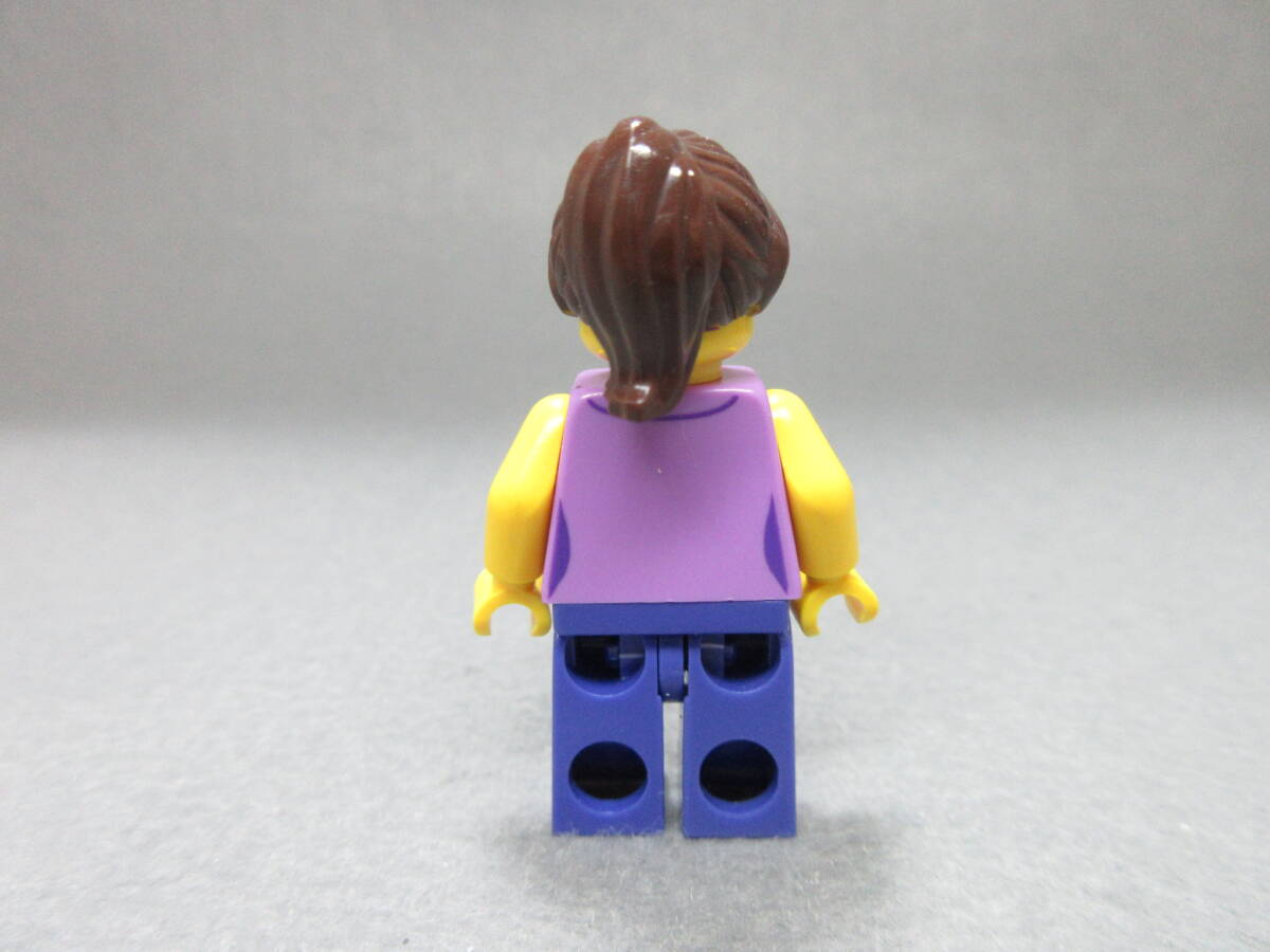 LEGO★427 正規品 街の人 女性 女の人 ミニフィグ 同梱可能 レゴ シティ タウン 働く人 男 女 子供 会社員 の画像2