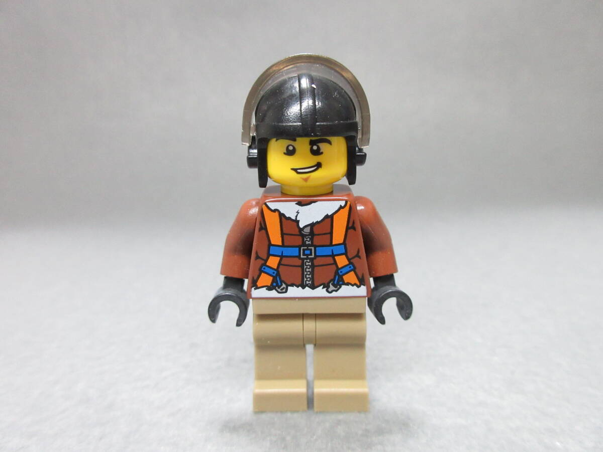 LEGO★240 正規品 街の人 パイロット ミニフィグ 同梱可能 レゴ シティ タウン 働く人 男 女 子供 会社員 冒険 探検 ミリタリーの画像1