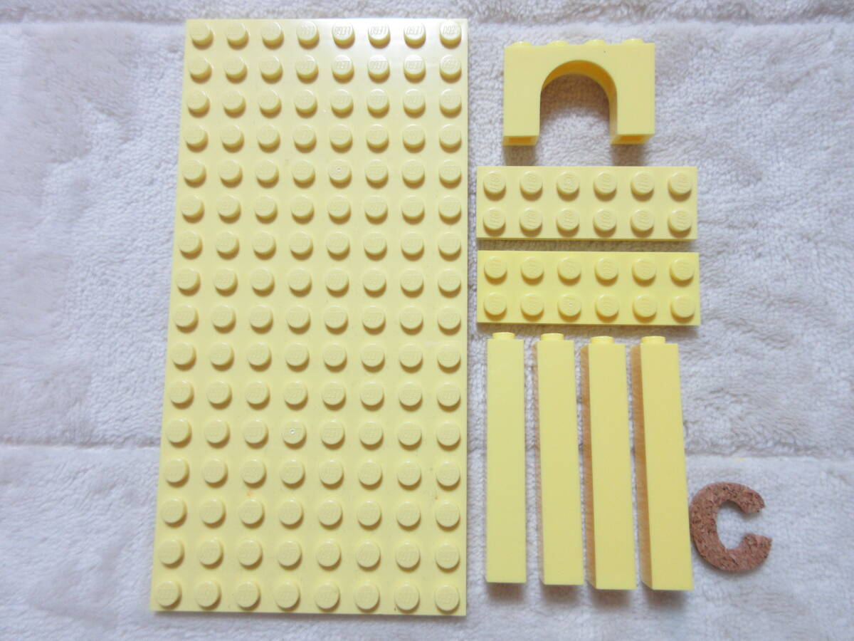 LEGO★C 正規品 ライトイエロー 8×16 他 基礎板 プレート 同梱可能 レゴ ベース 建材 家 建物 土台 ベース ケーキ カフェ 店 フレンズ_画像1