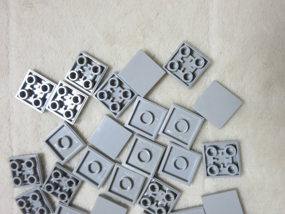 LEGO★2 正規品 30個 ライトグレー 2×2 タイル プレート 同梱可能 レゴ シティ タウン クリエイター エキスパート 建材 建物 新薄灰_画像3