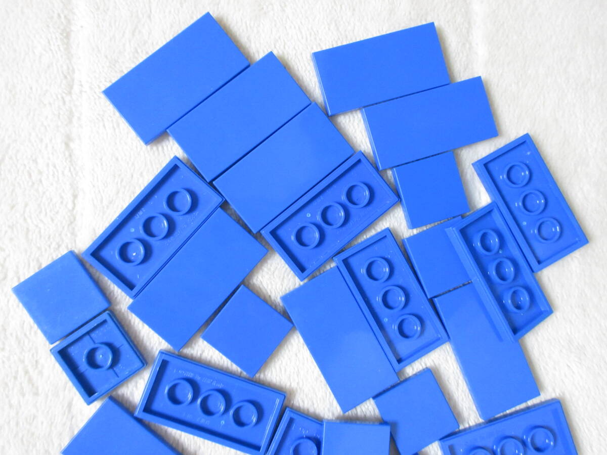 LEGO★1 正規品 35個 青 2×2 2×4 タイル プレート 同梱可能 レゴ クリエイター エキスパート 建材 建物 乗り物 パトカー 警察署_画像3