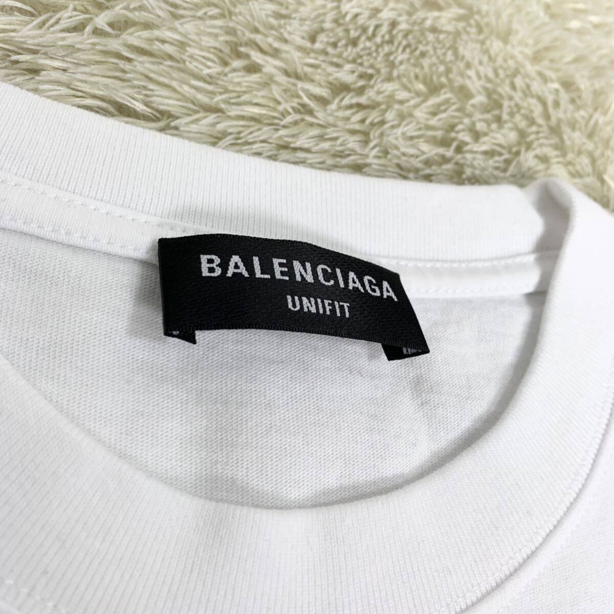 極美品 バレンシアガ 【圧巻のデザイン】 BALENCIAGA 現行 半袖 tシャツ カットソー トップス バーコードロゴ メンズ ホワイト サイズMの画像5