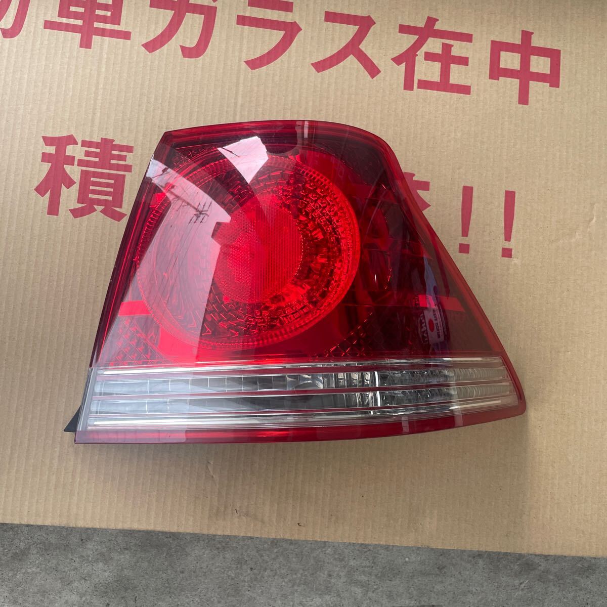 点灯OK！！トヨタ純正 GRS180 18系 クラウン アスリート 前期 LED テールライト テールランプ 右　R 運転席側 ICHIKOH 30-309 ★送料無料☆