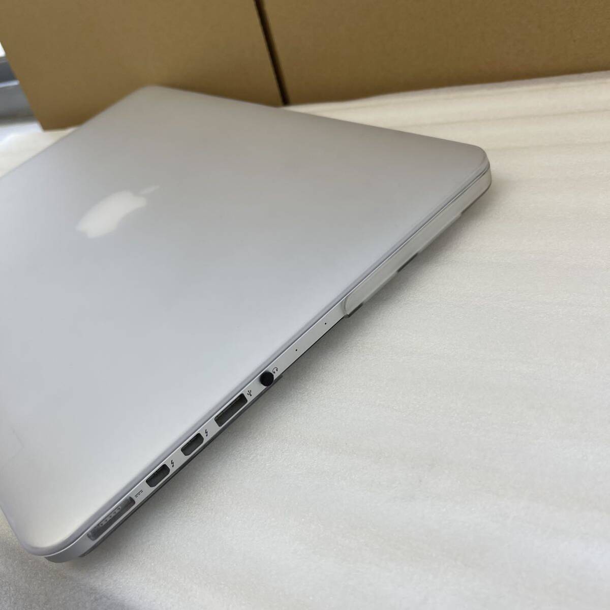 Macbook pro A1502 13.3 -inch specifications unknown 