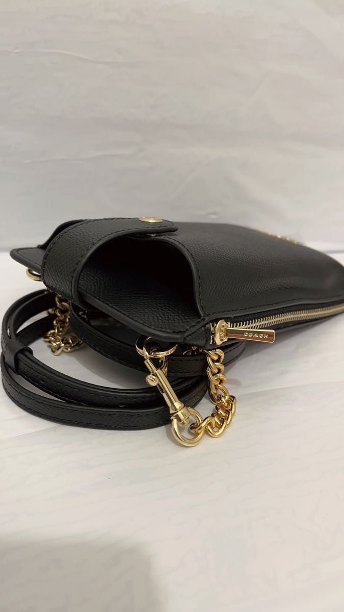 COACH スマホショルダーバッグ　ブラック　新品