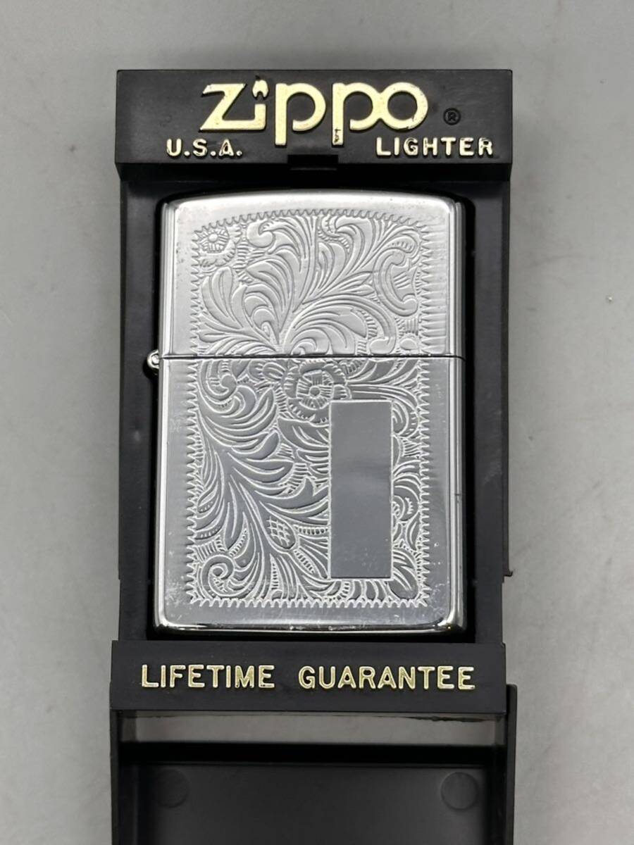 Y05046　　ZIPPO ベネチアン アラベスク 唐草模様 オイルライター 火花有り 現状品_画像1