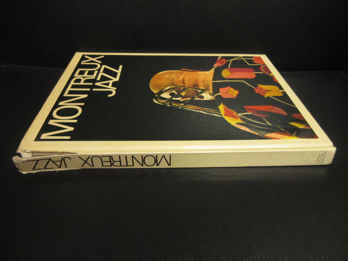 【中古】本 「洋書 (仏語)：MONTREUX JAZZ：モントルー・ジャズ」 1976年頃の本・カタログ系 ジャズ奏者の紹介など 書籍・古書_画像3