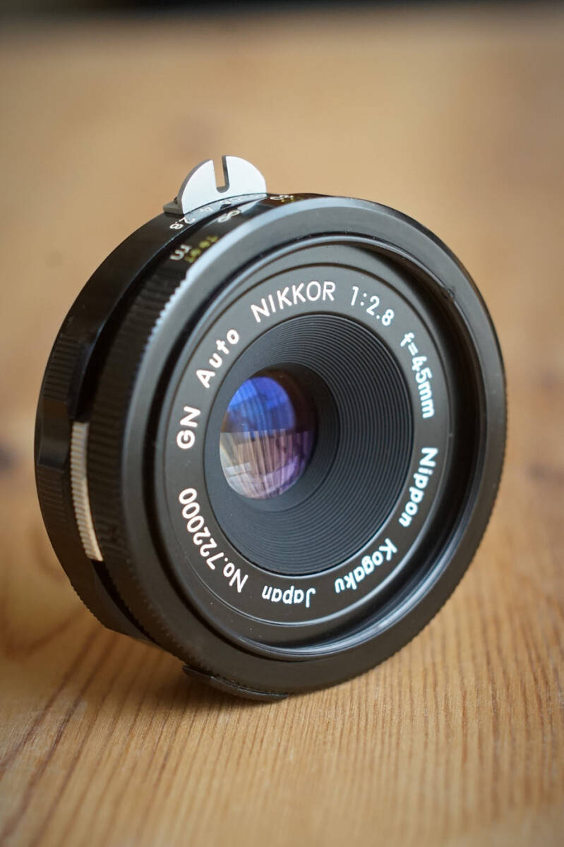 美品 キリ番の GN ニッコール 45mm F2.8 No末尾000のコレクターズアイテム 最初期型絞り 9枚羽 パンケーキ GN AUTO NIKKOR NIKON ニコン _程度美品だと思います。