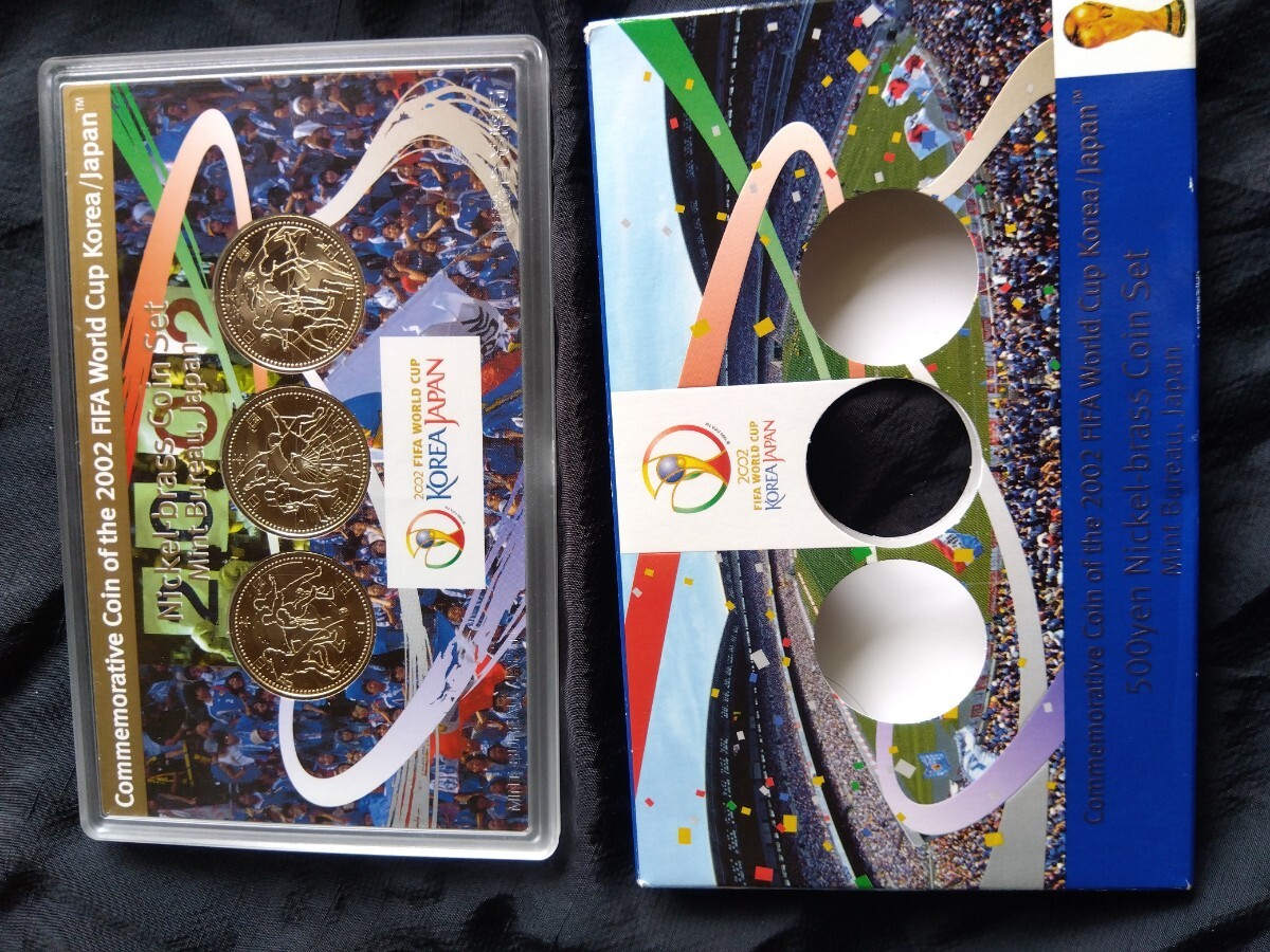 ★2002年FIFAワールドカップ大会記念500円黄銅貨３種セット★_画像1
