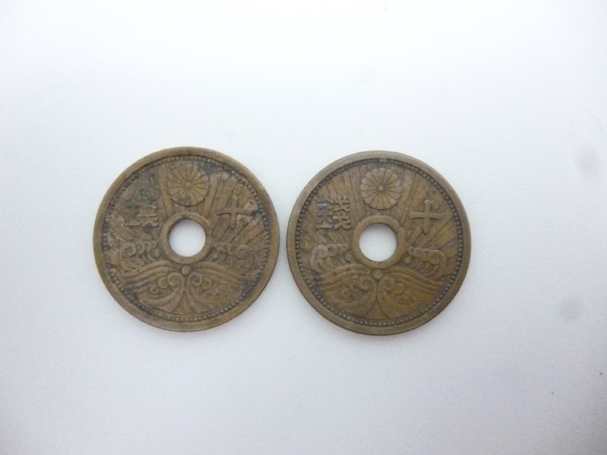 古銭　昭和　十銭　アルミ青銅貨　２枚まとめて_画像1