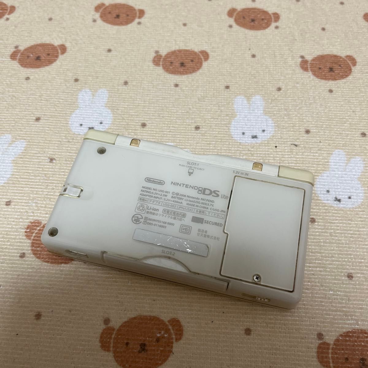 ジャンク品　Nintendo DS Lite ホワイト ゲーム機　本体のみ　充電器ケーブル無し　