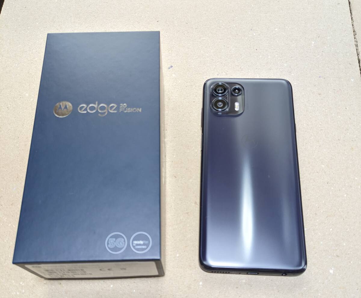 新品同様■SIMフリーmotorola edge20 fusion エレキグラファイト モトローラ _画像2