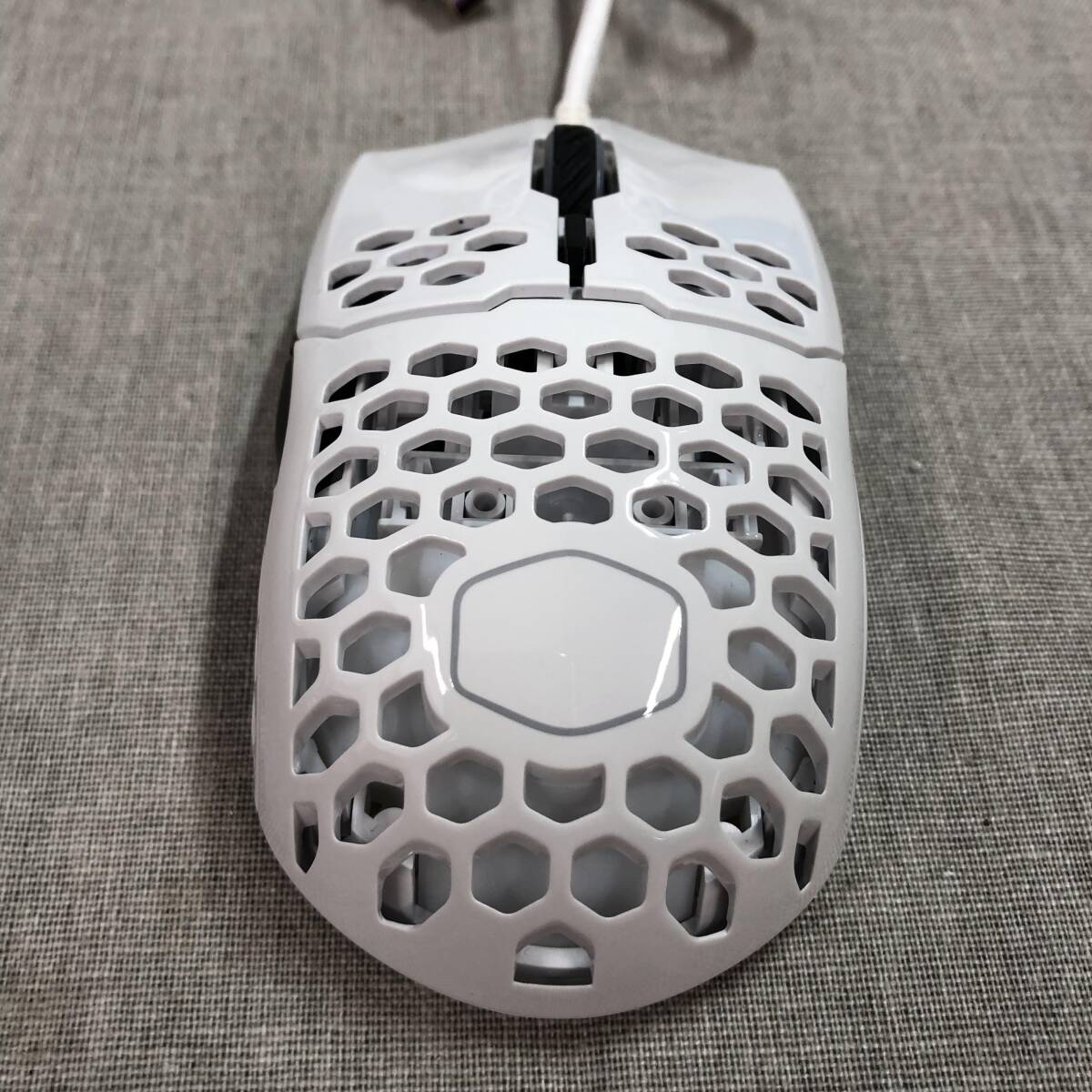 Cooler Master MasterMouse MM711 White Glossyge-ming mouse super light weight honeycomb shell adoption MM-711-WWOL2