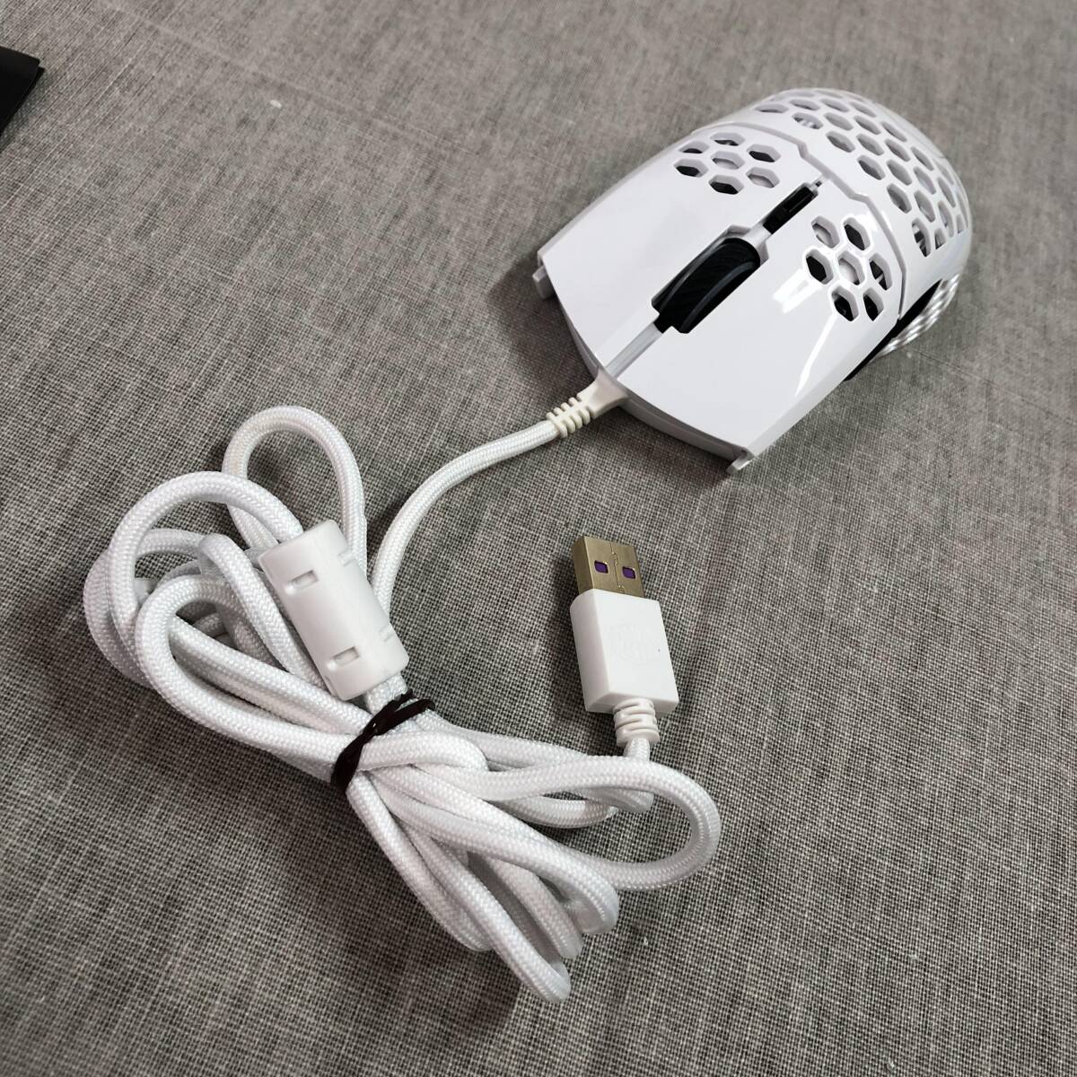 Cooler Master MasterMouse MM711 White Glossyge-ming mouse super light weight honeycomb shell adoption MM-711-WWOL2