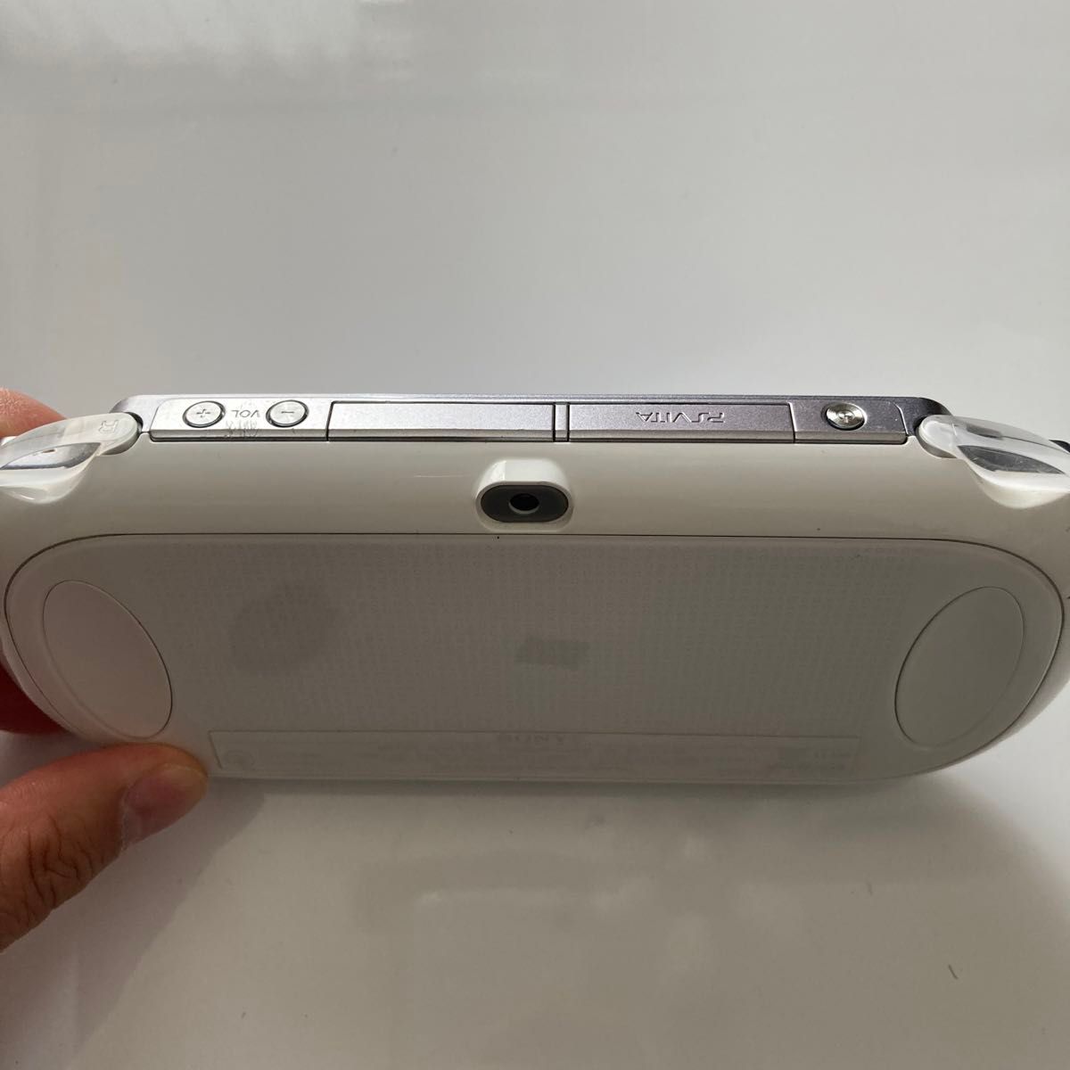 PS VITA PCH-1000 ホワイト　本体、4GBメモリ、充電USB変換器