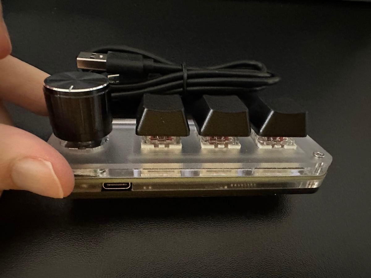 ミニキーボード 3キーゲーミングキーボード メカニカルキーボード 回転ノブ付け プログラマブルキーボード LEDバックライト