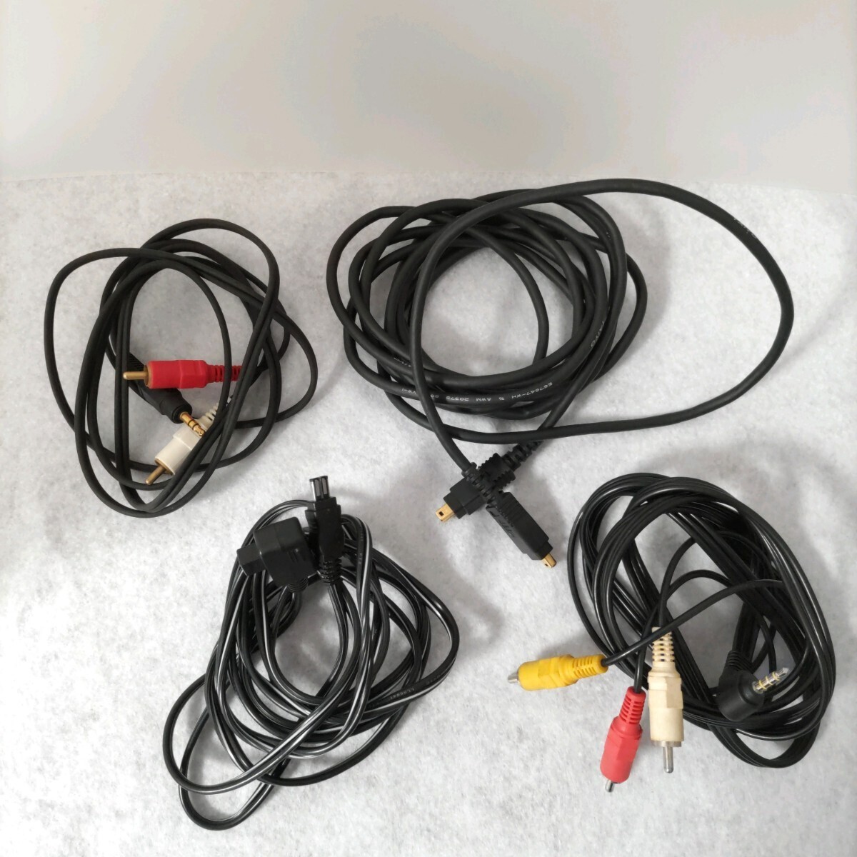 SONY ソニー AC-VQ800 ACアダプター 充電器 RMT-811 リモコン NP-FM90×1個 NP-FM50×2個 バッテリー ケーブル類 セット ジャンク品_画像2